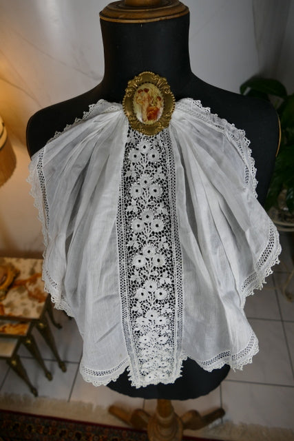Jabot, um 1910