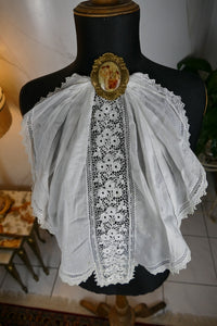 Jabot, um 1910