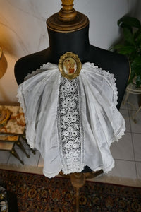 Jabot, um 1910