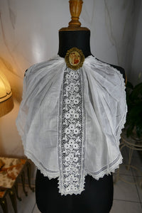 Jabot, um 1910
