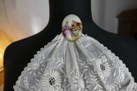 Antikes irisches Spitzenjabot – Edwardianisches besticktes Musselin-Accessoire, ca. 1910
