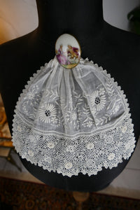 Antique Irish lace jabot with embroidered white muslin, early 20th century, delicate lace border