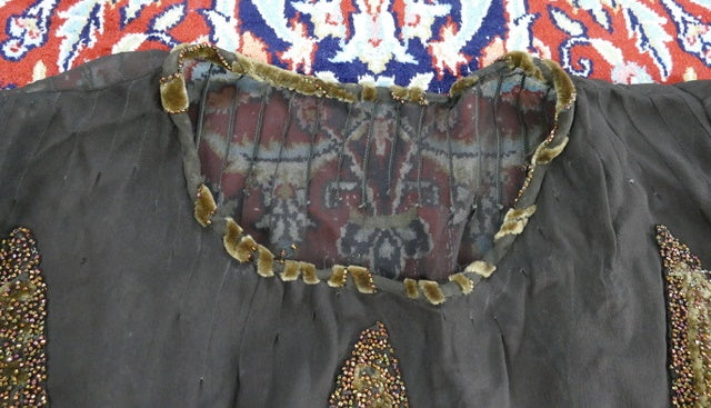 Antikes Samt-Tageskleid, ca. 1923 – Perlenstickerei & Details aus transparentem Crêpe