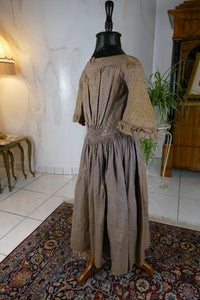 1845 Biedermeier girl’s dress in printed cotton with puffed sleeves and gathered skirt, antique children’s gown