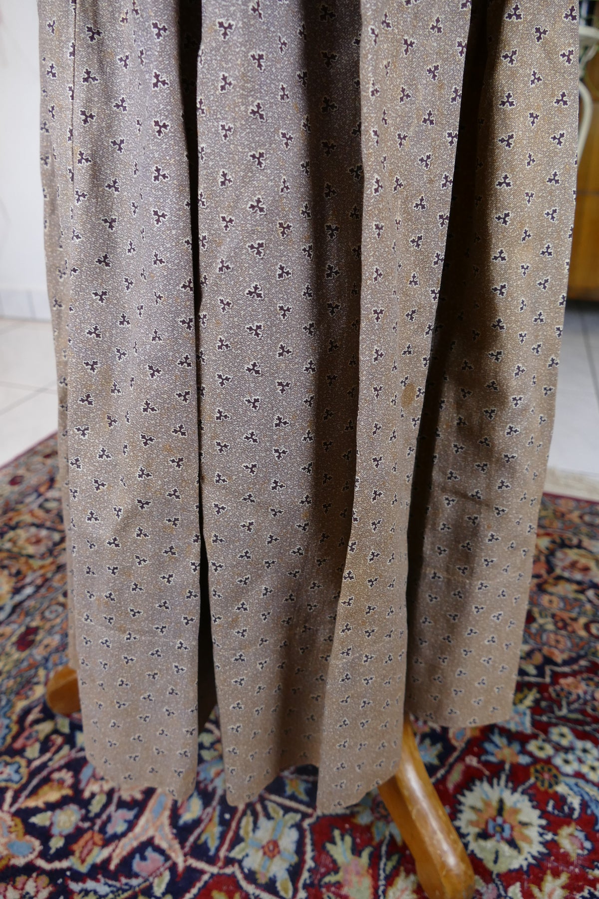 Antikes Biedermeier Kinderkleid ca. 1845 – Mädchenmode der frühen Viktorianischen Epoche