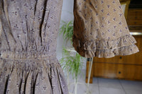Antikes Biedermeier Kinderkleid ca. 1845 – Mädchenmode der frühen Viktorianischen Epoche