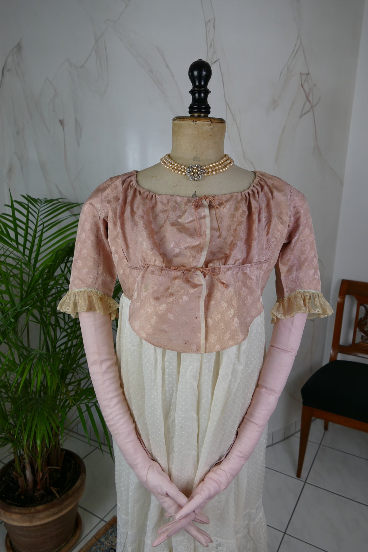 1795 French Directoire silk Spencer in cream tones with long sleeves and decorative front seams, antique garment