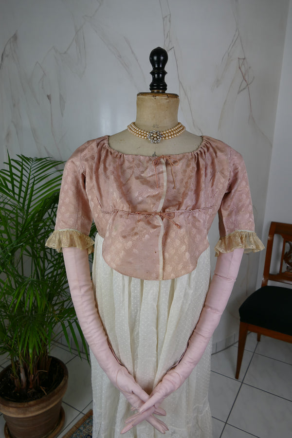 1795 French Directoire silk Spencer in cream tones with long sleeves and decorative front seams, antique garment