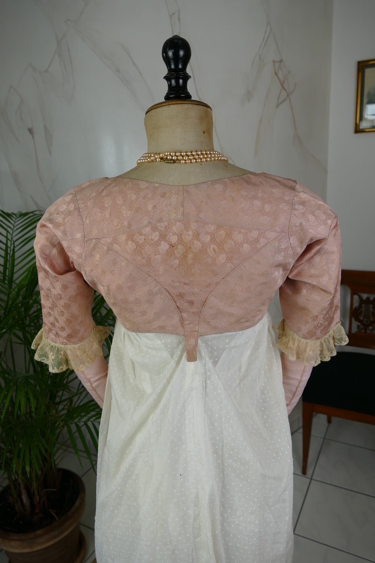1795 French Directoire silk Spencer in cream tones with long sleeves and decorative front seams, antique garment