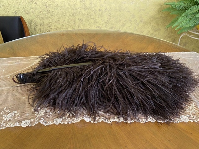 Schwarzer Fächer aus Straußenfedern, Frankreich, ca. 1900