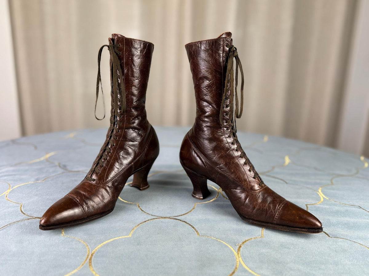 Hohe Schnürstiefel aus Leder, ca. 1900