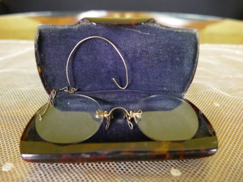 Brille mit Etui, ca. 1890