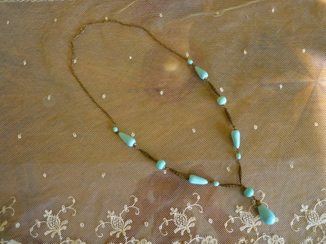 Art Deco Halskette aus blauem Glas im Robin's Egg-Stil, 1920er
