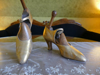 Antike goldene Ledertanzschuhe, ca. 1924