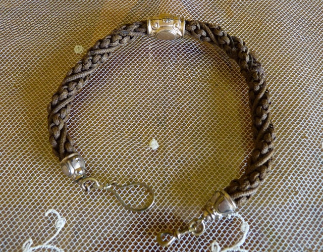 Geflochtene Uhrenkette aus Haar, ca. 1870–1875
