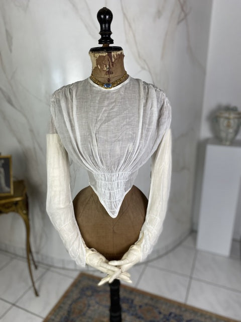 1840 German Biedermeier bodice in brown silk with decorative seams and fitted front, antique garment