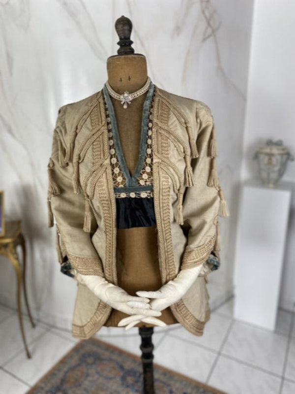 1910 Drecoll Paris–Vienna walking jacket in black wool with velvet collar and decorative buttons, antique garment