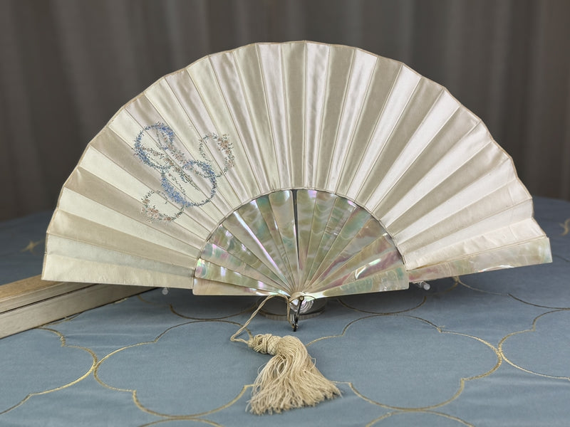 DUVELLEROY-Fächer mit gemaltem Monogramm, ca. 1890