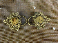 Gürtelschnalle mit zwei Damenporträts, um 1900
