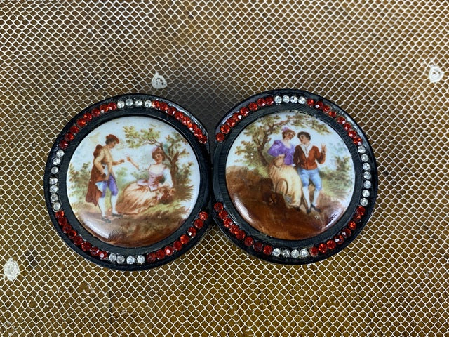 Gürtelschnalle mit romantischer Szene, ca. 1912