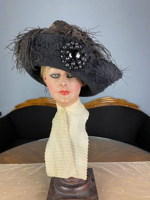Cream knitted cotton Bradley V‑Neck muffler, ca. 1910, early unisex Edwardian scarf