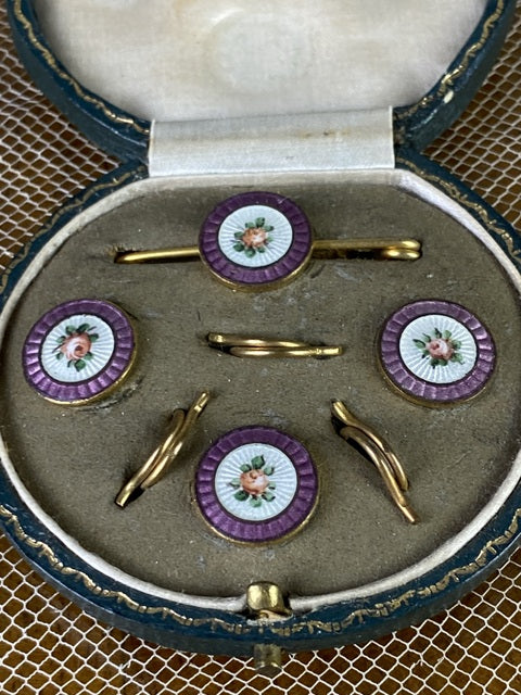 Drei Herrenknöpfe und eine Anstecknadel, England, ca. 1900