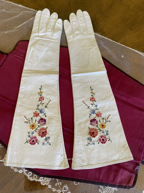 SWELLY Antike bestickte Handschuhe, Paris, ca. 1915