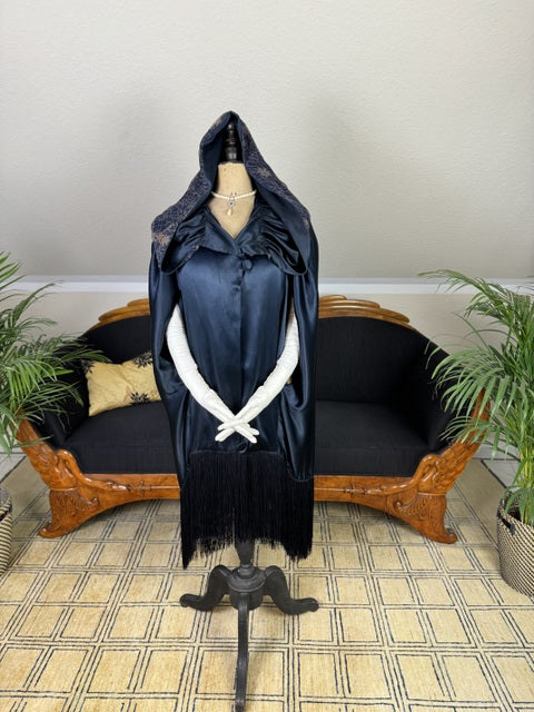 MARSHALL FIELD & Co. antique hooded cape, Chicago, ca. 1924, dark blue silk flapper cape