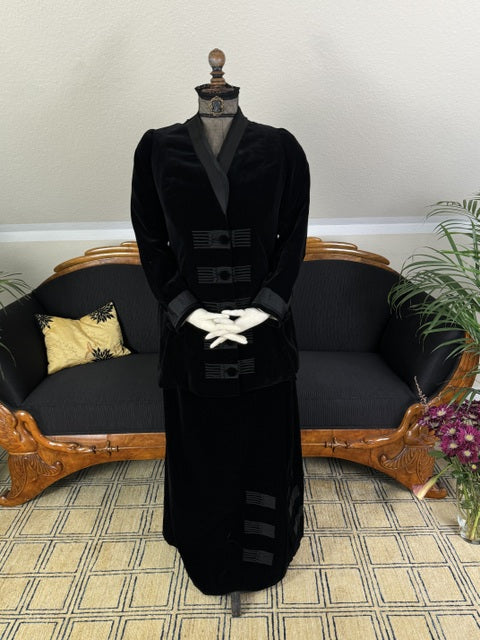 1910 Linker & Cie black velvet walking dress with decorative trimmings, front buttons and long skirt, antique gown