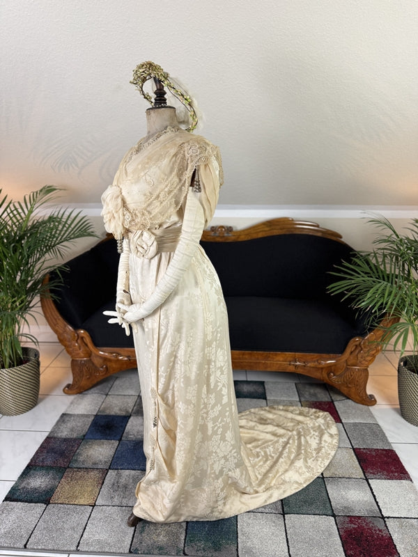 Antikes Hochzeitskleid aus der Titanic-Ära, ca. 1912