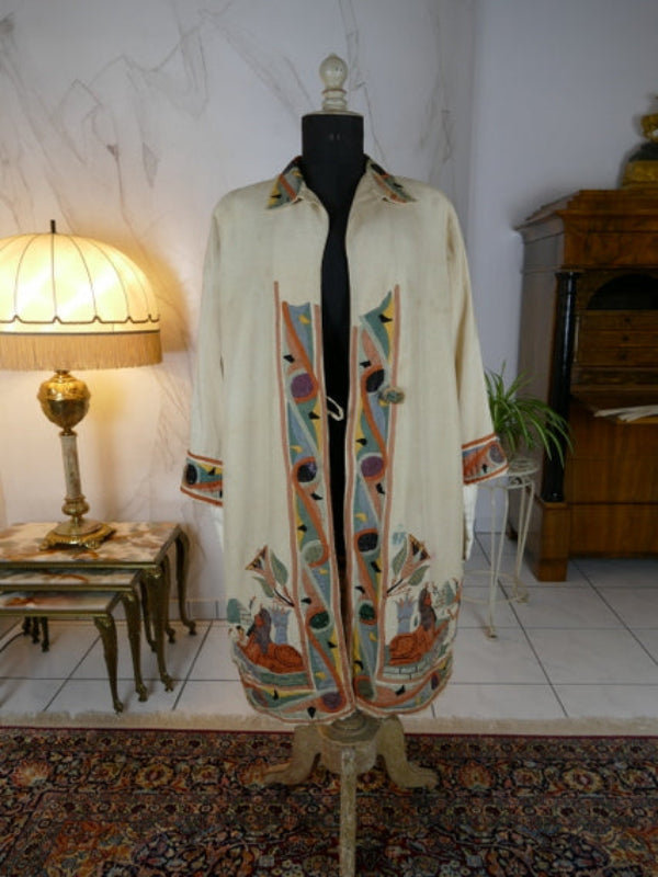 Ägyptische Revival Seidenjacke, ca. 1924 – Appliqué-Motive mit Sphinx, Skarabäus & Pyramide