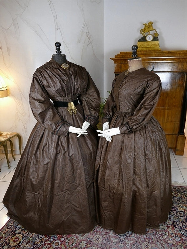 1840s Biedermeier mother‑daughter afternoon dresses in printed cotton with wide sleeves and fitted bodices, antique gowns