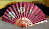 Faltfächer aus rotem Satin, ca. 1905