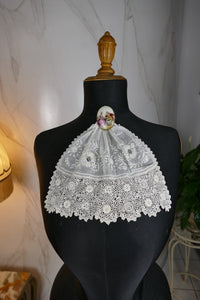 Antique Irish lace jabot with embroidered white muslin, early 20th century, delicate lace border