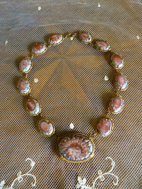 Schillernde Art Deco Halskette aus Kunstglas, 1920er