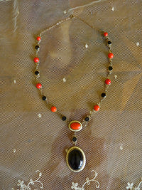 Art Deco Emaille Halskette aus schwarzem &amp; rotem Glas, 1920er