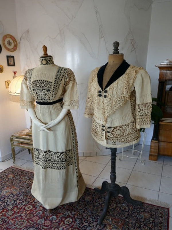 Edwardian linen walking ensemble, ca. 1906, two‑piece dress with jacket and decorative buttons, antique gown