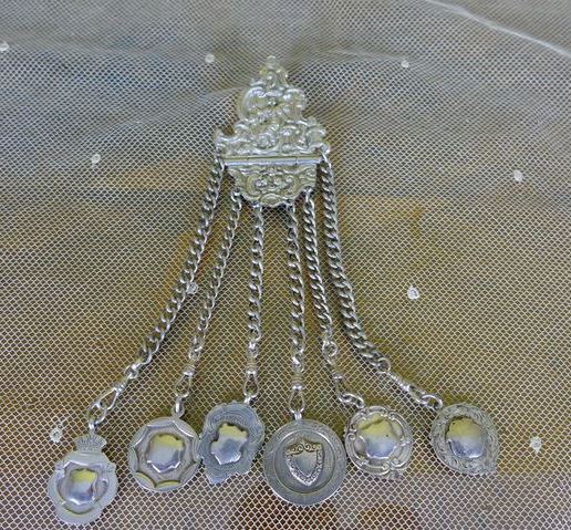 Chatelaine-Brosche, 1902-1964