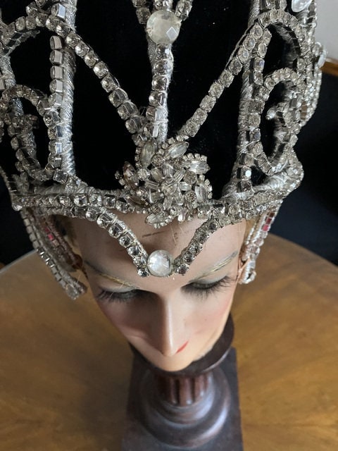 Ausgefallener Showgirl-Kopfschmuck, späte 1920er Jahre