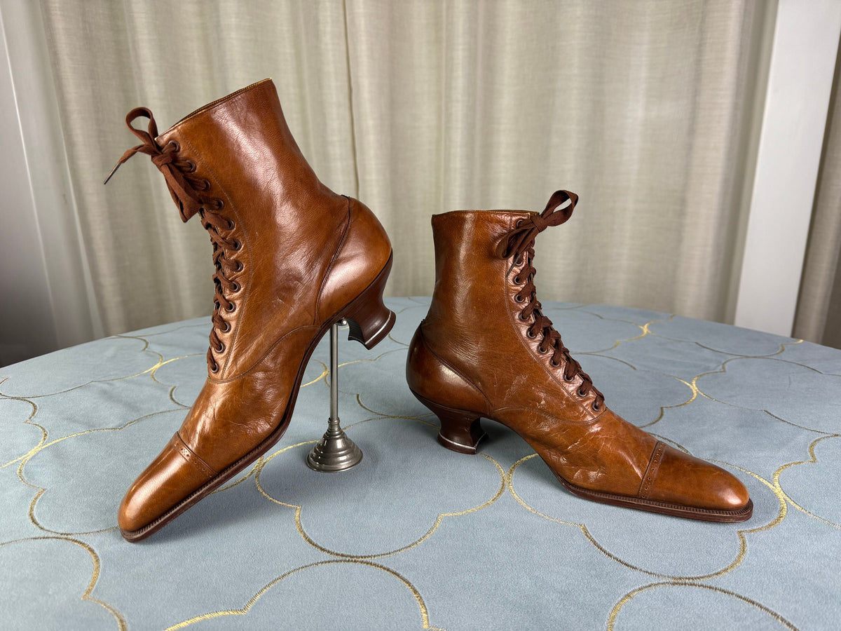 STILLER Antike Schnürstiefel aus Leder, Berlin, ca. 1906
