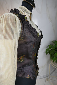 1795–1800 cream linen stays with quilted panels, front lacing and Regency transitional silhouette, antique corset