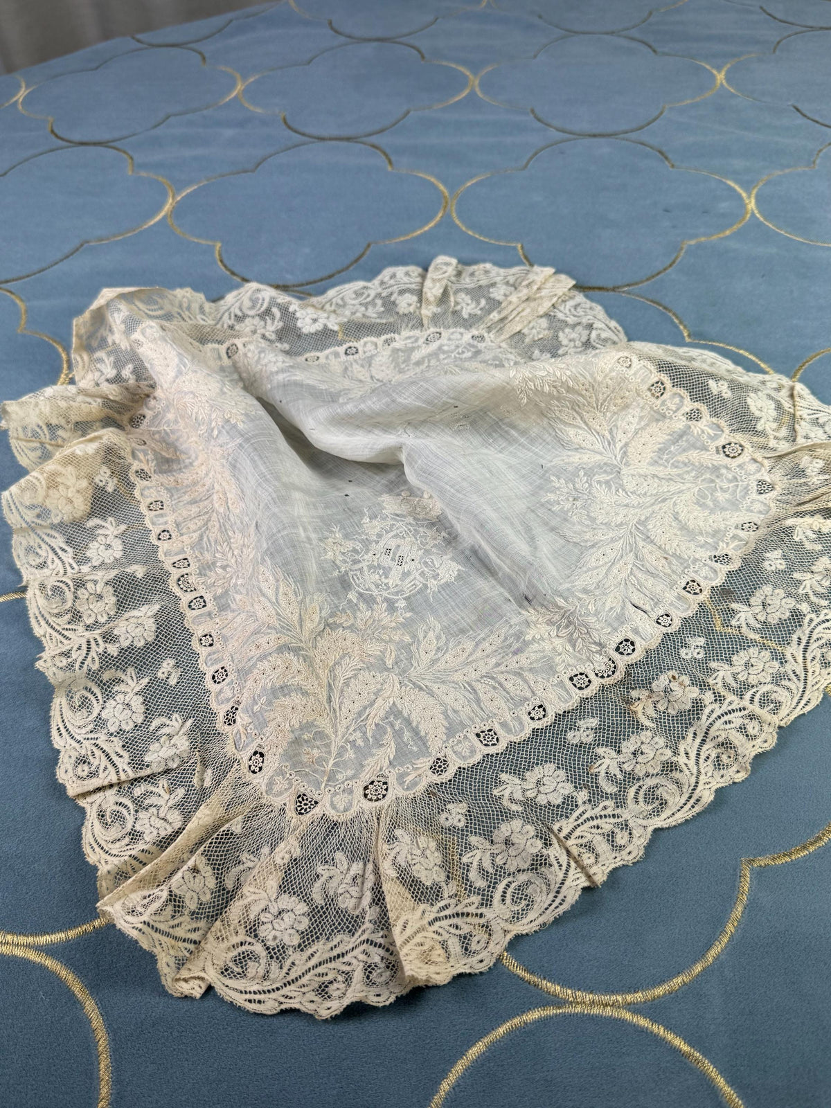Taschentuch einer Adligen, Spanien, ca. 1830-1840
