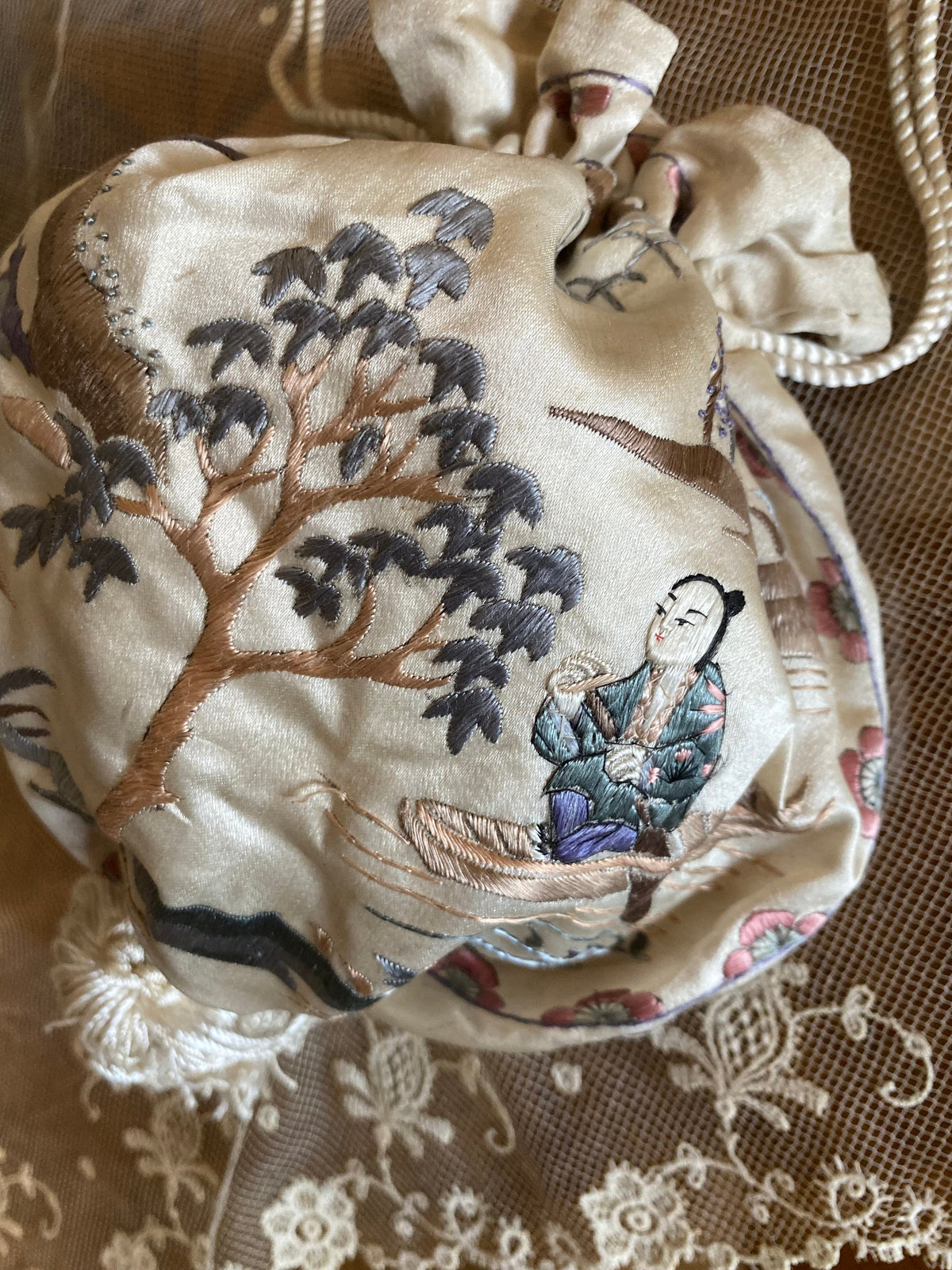 Bestickte japanische Seidentasche, ca. 1900