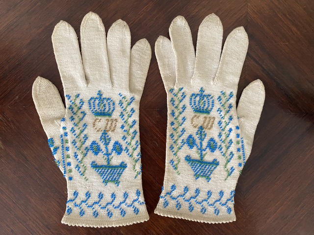 antique gloves 1857