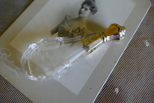 antique smelling salts bottle 1810