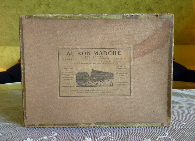 antike Schachtel au bon marche 1900