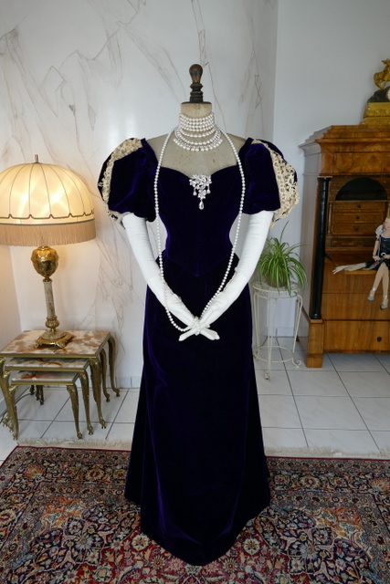 antique evening gown Jeanne Hallee 1895