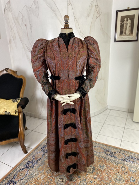 antique dressing gown 1895