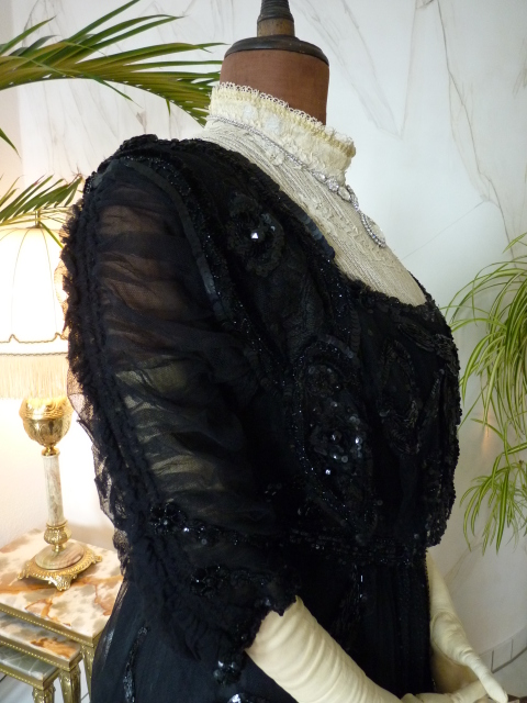 Elegant Ball Gown, Sheffield, ca. 1901 - www.antique-gown.com