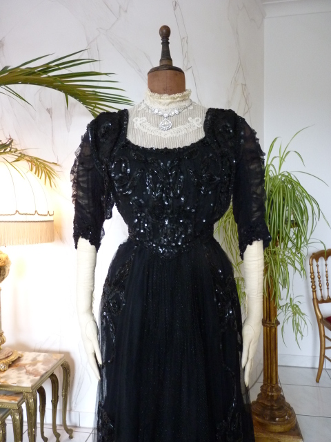 Elegant Ball Gown, Sheffield, ca. 1901 - www.antique-gown.com